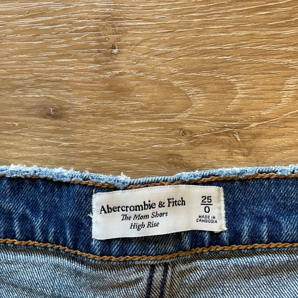 Abercrombie High Rise Mom Shorts. New Without Tags. 25 - Picture 3 of 8